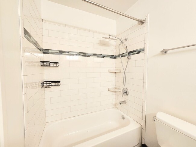 Building Photo - Top floor large 2 bed 2 bath open views at Woodlake