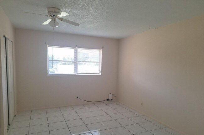 Building Photo - 2102 NE 1st Way