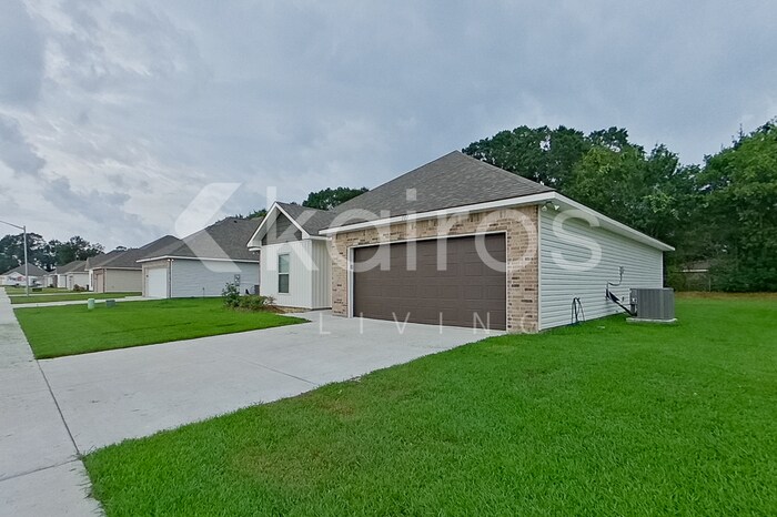 Building Photo - 111 Rainfall Ln