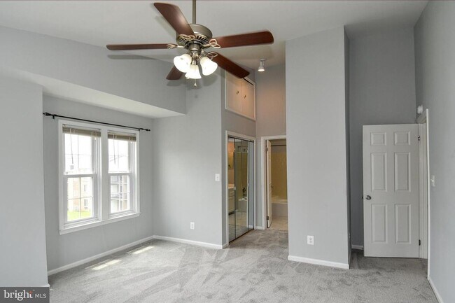 Building Photo - 4056 Grays Pointe Ct