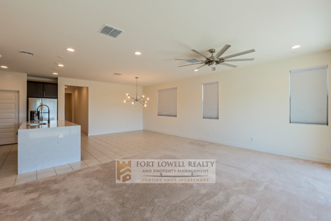 Building Photo - 3 Bedroom, 2 Bath Home Available Now!