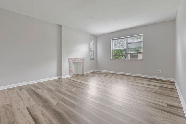 Building Photo - 987 Lilley Ave