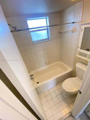 Building Photo - 3511 Inverrary Dr
