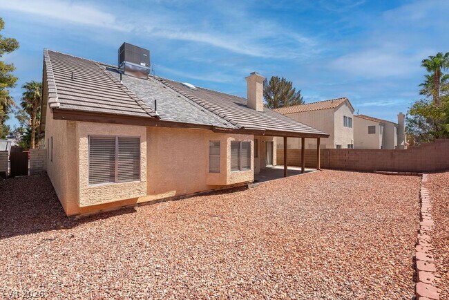 Building Photo - 1735 Navarre Ln