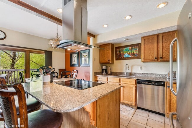 Building Photo - Whitefish River furnished Townhome