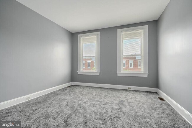 Building Photo - 709 N Linwood Ave