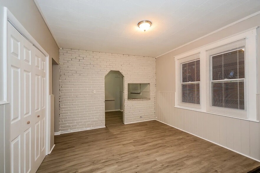 Building Photo - 1311 Manss Ave