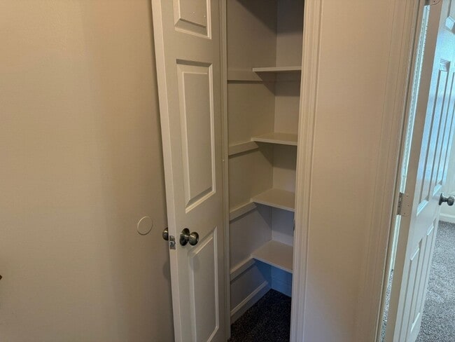 Building Photo - 9100 Parktop Ln NW