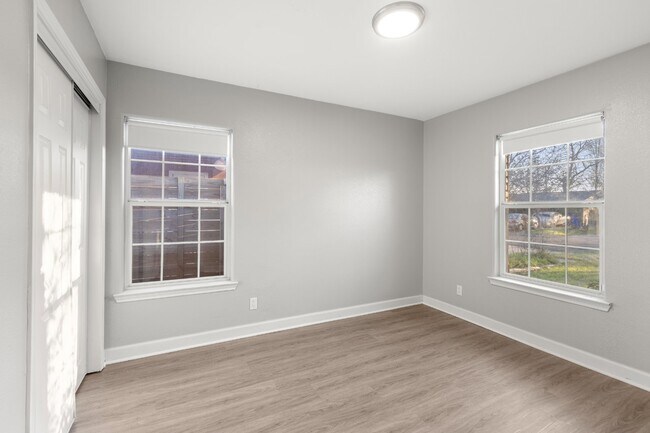 Building Photo - 2308 Devonshire Dr
