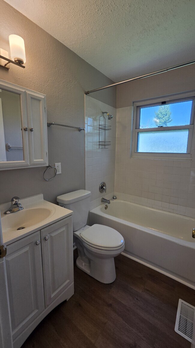 Building Photo - 5205 Auriesville Ln