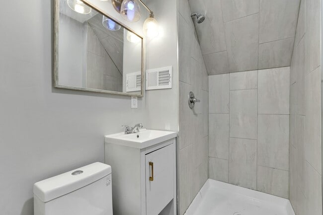 Building Photo - 1518 Howard St