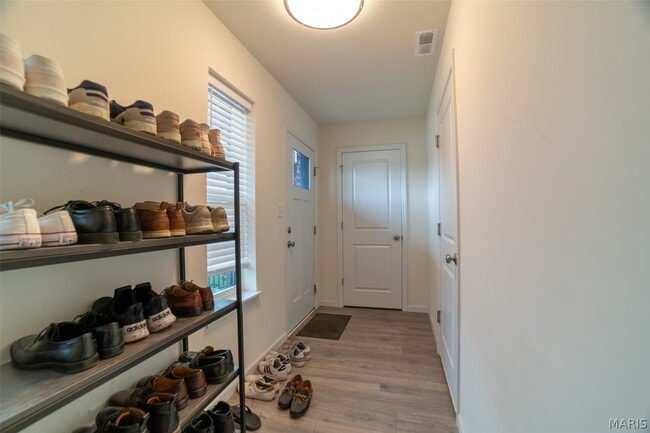 Building Photo - 5004 Daggett Ave