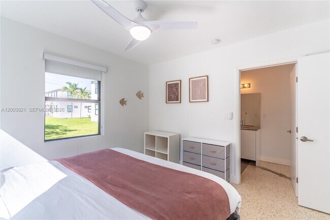 Building Photo - 12344 NE 9th Ave