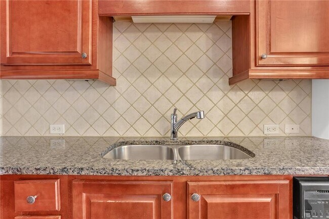 Building Photo - 2300 Peachford Rd