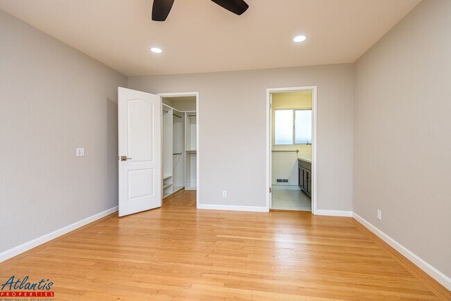 Building Photo - Beautiful Home | Remodeled | Desirable Location