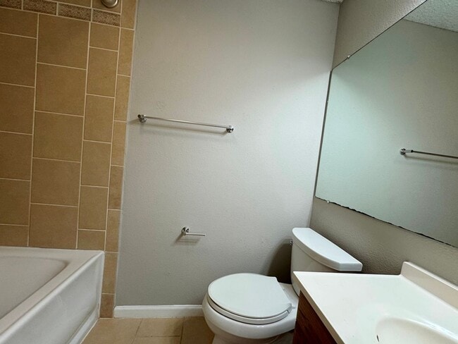 Building Photo - Great Condo for lease in North Austin!