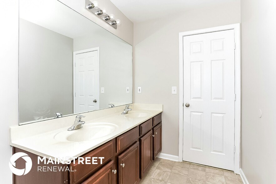 Building Photo - 5118 Upper Elm St