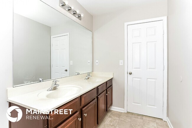 Building Photo - 5118 Upper Elm St