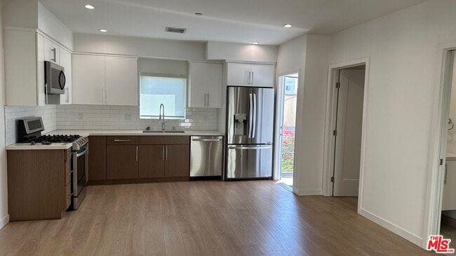 Building Photo - 5226 Satsuma Ave