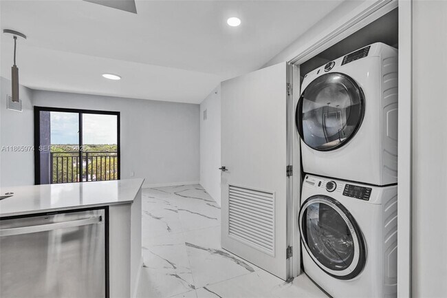 Building Photo - 840 NE 130th St