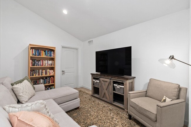 Building Photo - Stunning completely renovated home in Tustin