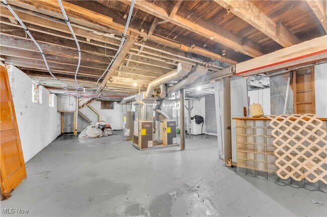 Building Photo - 915 Helmsdale Rd