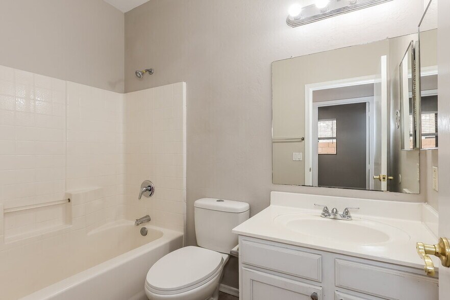 Building Photo - 11217 W Berkeley Rd