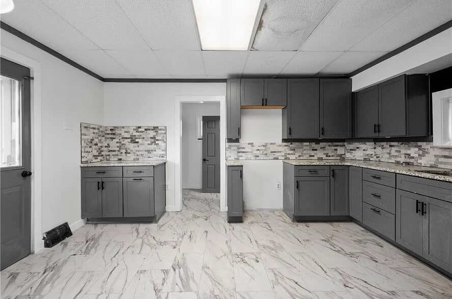 Building Photo - 143 Chalfont St