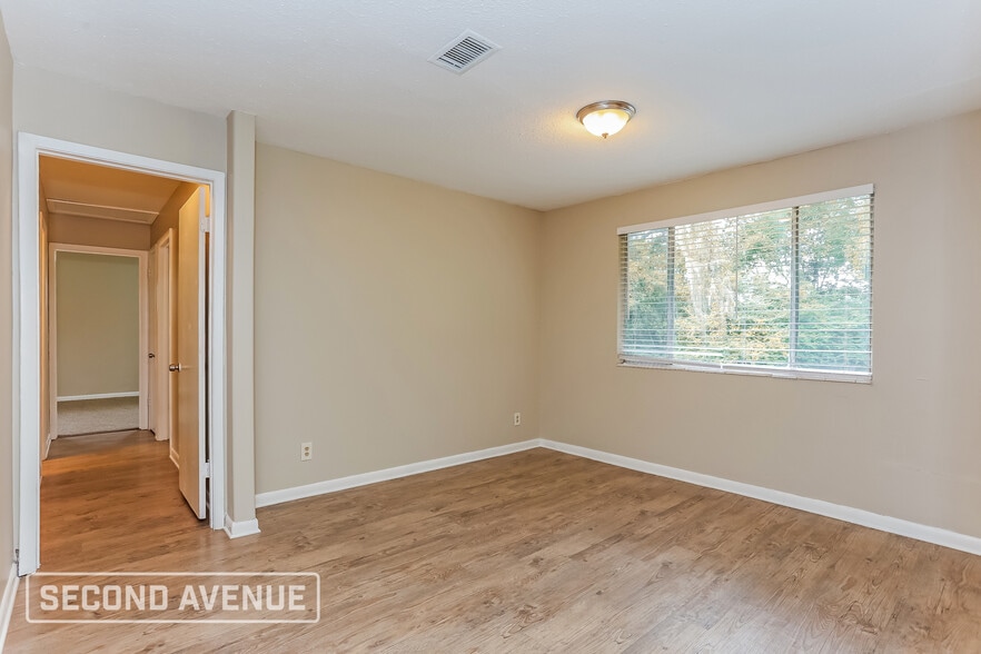 Building Photo - 5110 Dostie Dr S