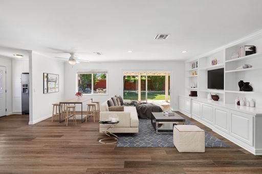 Primary Photo - 23906 Hamlin St