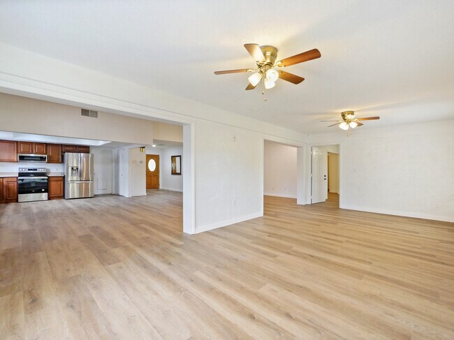 Building Photo - 7970 Glen Abbey Cir