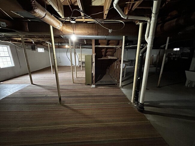 Building Photo - 101 E Lewis Rd