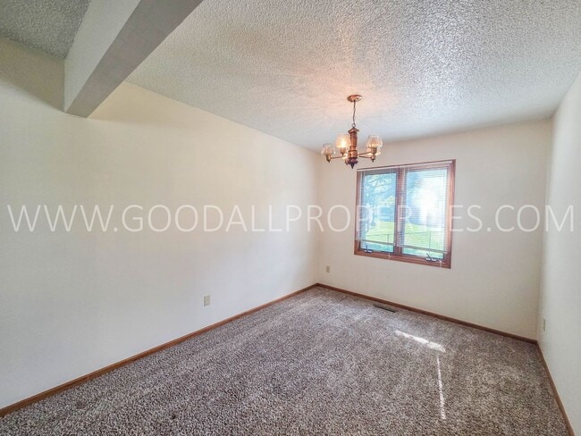 Building Photo - 1104 Prairie View Dr