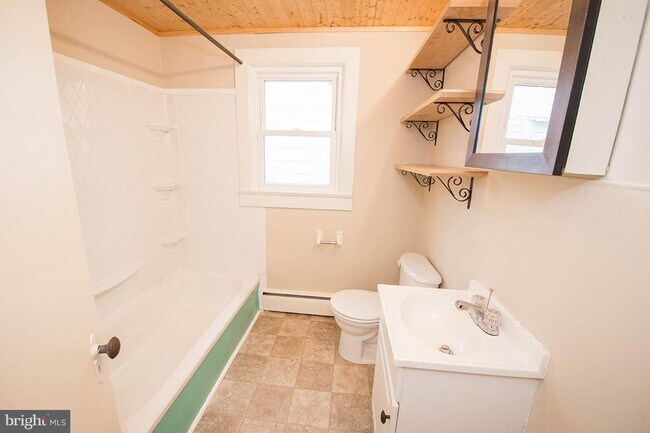 Building Photo - 1226 Pemberton Dr