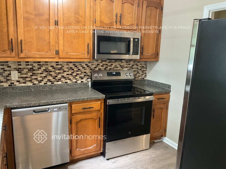 Building Photo - 3000 Meadow Ct