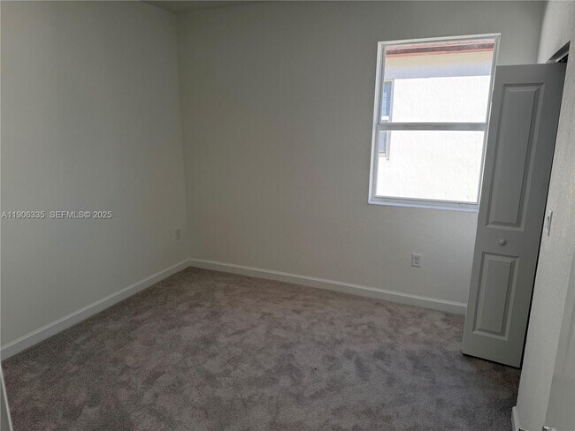 Building Photo - 2426 SE 26th Ln