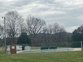 Building Photo - UPDATED 2 BEDROOM TOWNHOUSE WITH COMMUNITY POOL