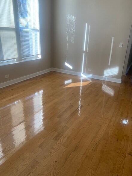 Building Photo - 6507 S Ingleside Ave