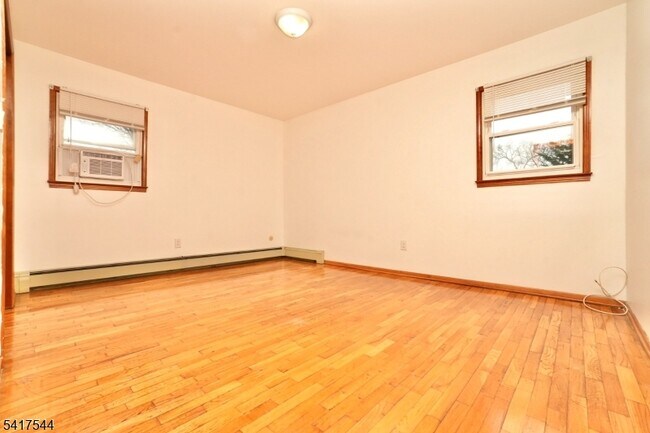 Building Photo - 9 Davey St