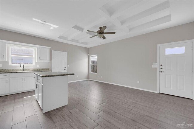 Building Photo - 5105 N Dahlia St