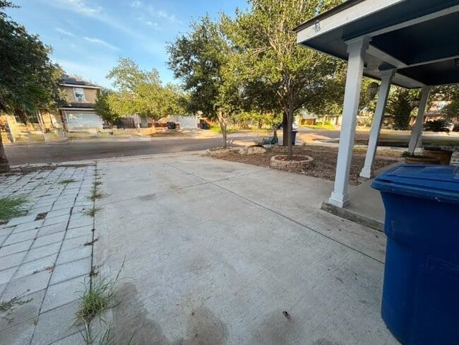 Building Photo - 17414 College Port Dr