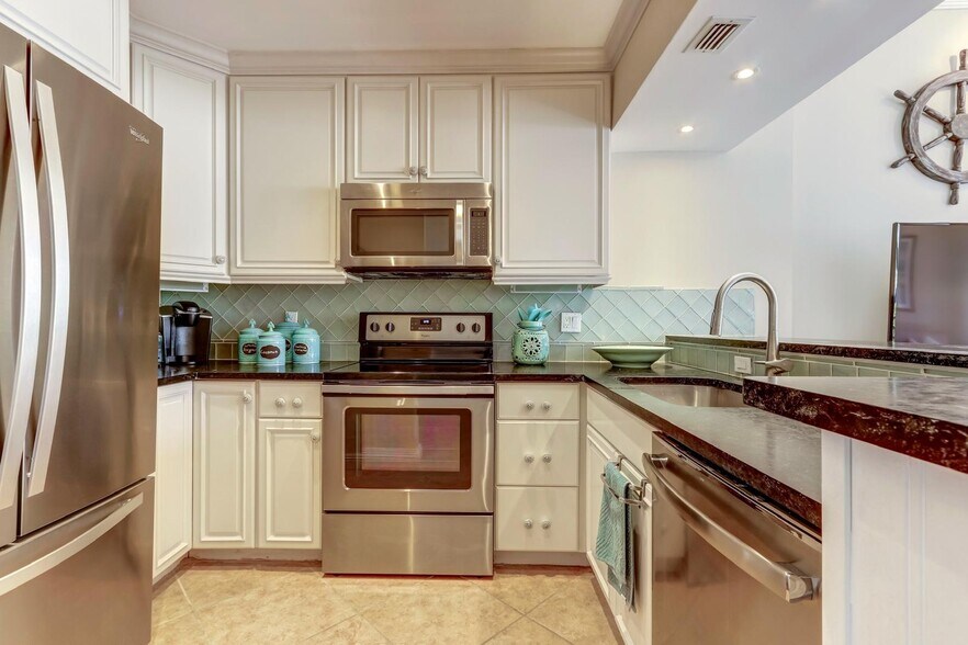 Building Photo - 1604 S Ocean Ln