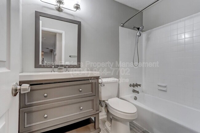 Building Photo - 3312 Pickwick Dr S