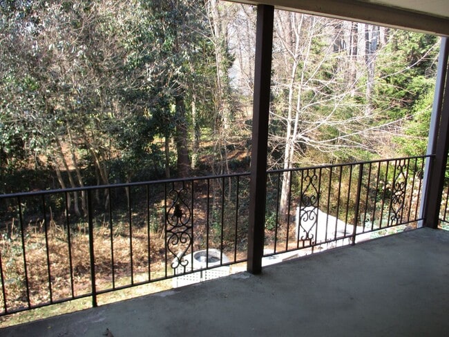 Building Photo - FOR RENT! 2 Bedroom, 2 Bath Upper Level Co...