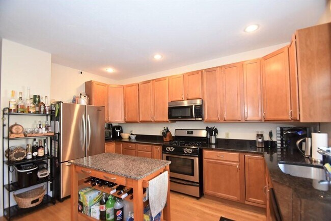 Building Photo - 90 High St