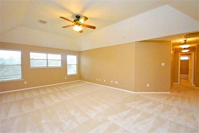 Building Photo - 21523 Santa Clara Dr