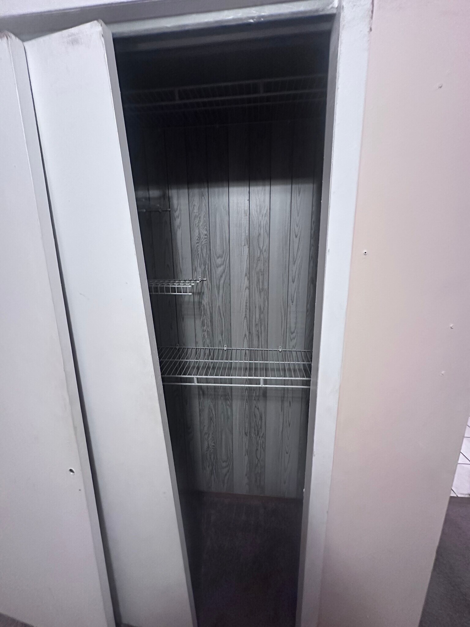 Building Photo - 95 E Clifton Ave