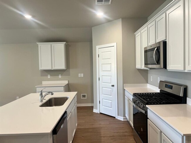 Building Photo - 2928 Firefly Dr