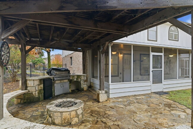 Building Photo - Modern Living Near UTSA/USAA: Quiet Cul-de-Sac with BONUS Space