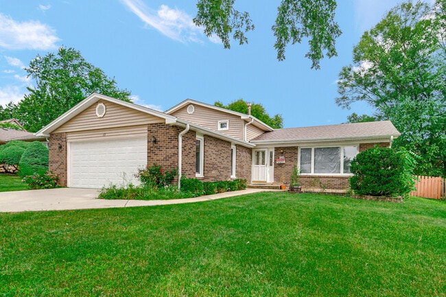 Primary Photo - 12 W Beech Dr